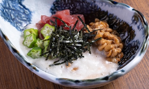 マグロと納豆の山かけ仕立て