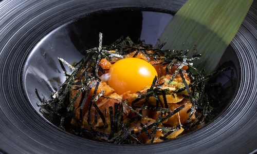 マグロとアボカドの韓国風ユッケ